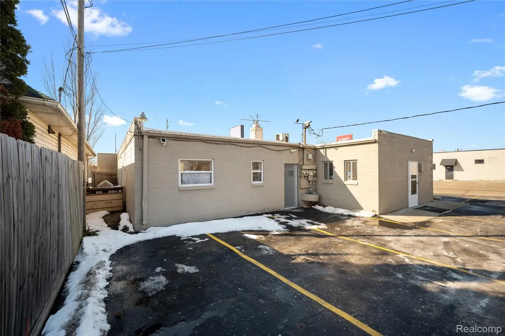 4680 Dixie Highway Waterford Charter Township MI 48329