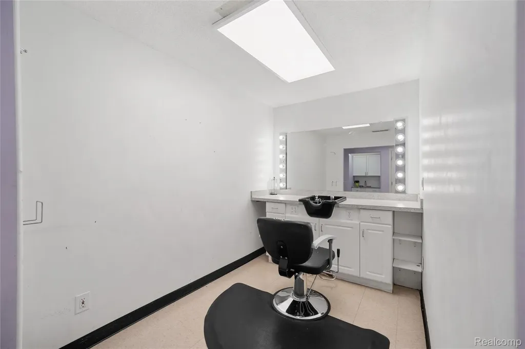 4680 Dixie Highway Waterford Charter Township MI 48329