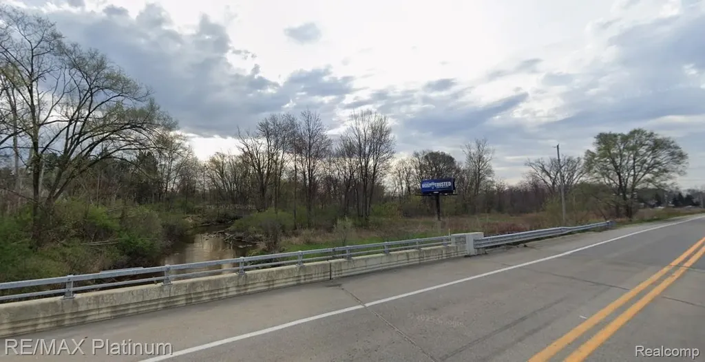 010 South Long Lake / Torrey Road Fenton City MI 48430