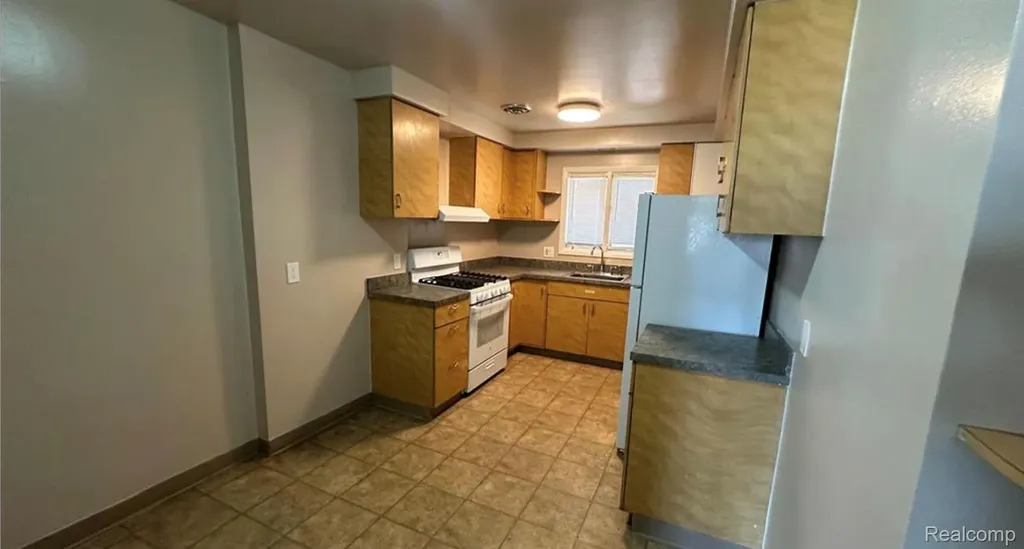 27099 Demrick Street Roseville City MI 48066
