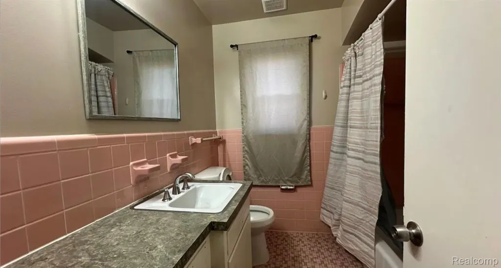 27099 Demrick Street Roseville City MI 48066