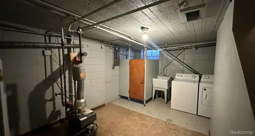 27099 Demrick Street Roseville City MI 48066