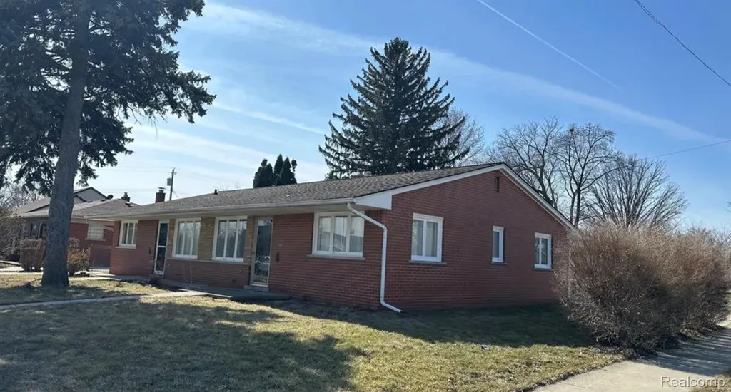 27099 Demrick Street Roseville City MI 48066