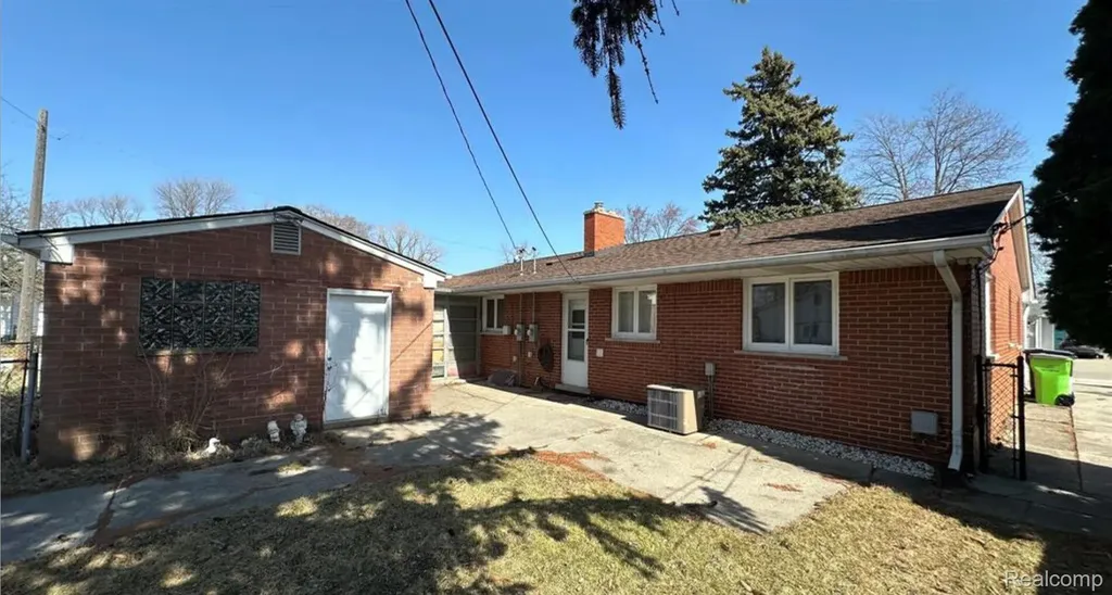 27099 Demrick Street Roseville City MI 48066