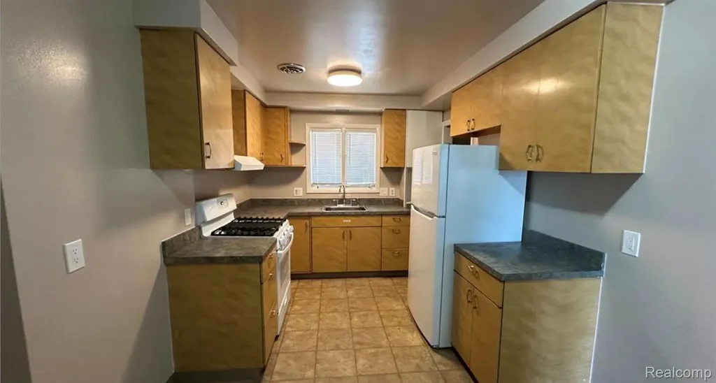 27099 Demrick Street Roseville City MI 48066