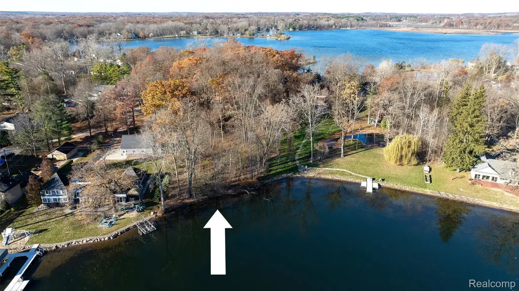 10239 Kress Road Pinckney Village MI 48169