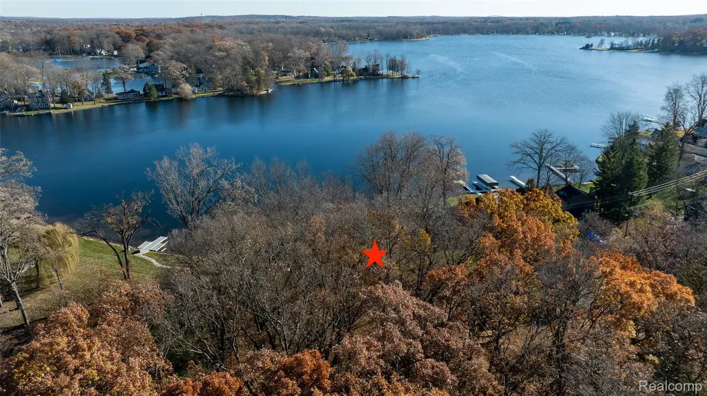 10239 Kress Road Pinckney Village MI 48169
