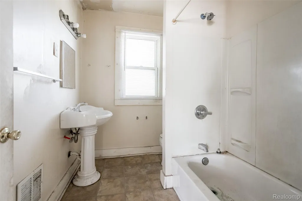 2202/2206 Lothrop Street Detroit City MI 48206