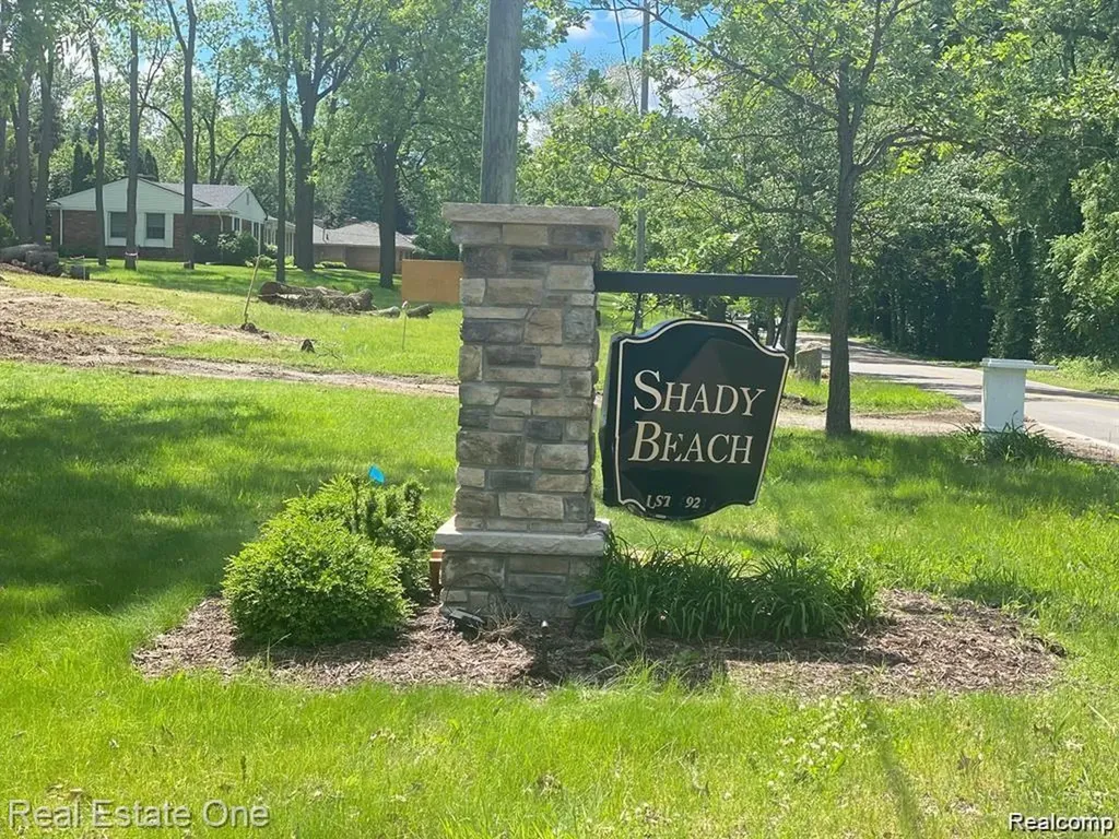 5716 Evergreen Avenue Orchard Lake Village City MI 48324