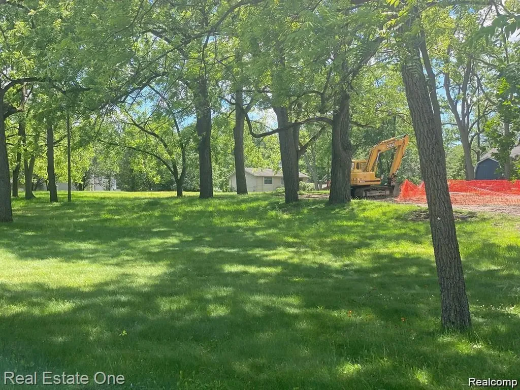 5716 Evergreen Avenue Orchard Lake Village City MI 48324