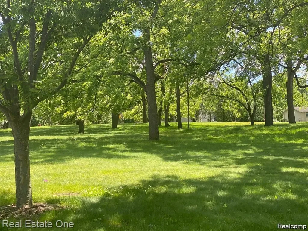 5716 Evergreen Avenue Orchard Lake Village City MI 48324