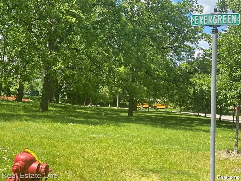 5716 Evergreen Avenue Orchard Lake Village City MI 48324