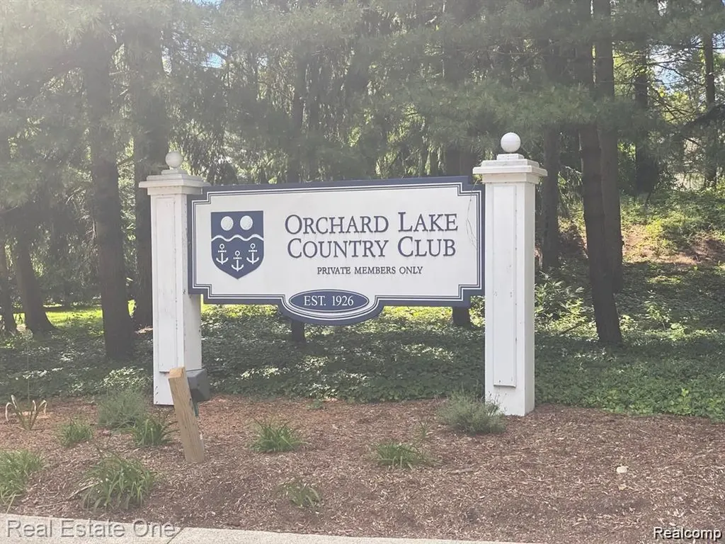 5716 Evergreen Avenue Orchard Lake Village City MI 48324