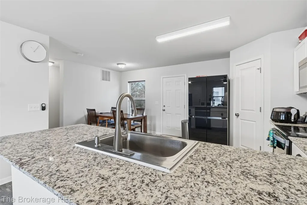 1640 Golfview Drive Superior Charter Township MI 48198