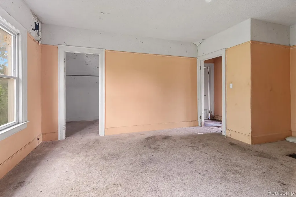 195 W Greendale Detroit City MI 48203