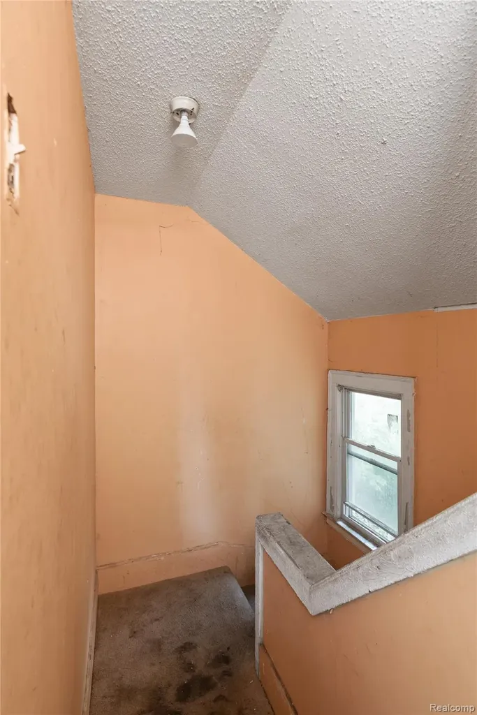 195 W Greendale Detroit City MI 48203