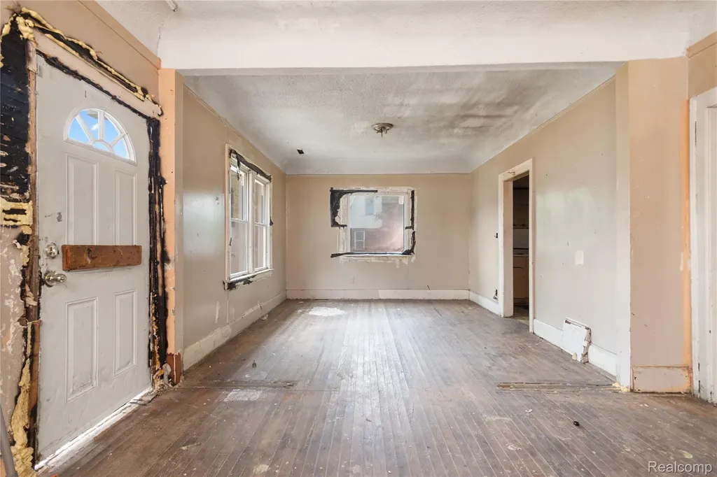 195 W Greendale Detroit City MI 48203