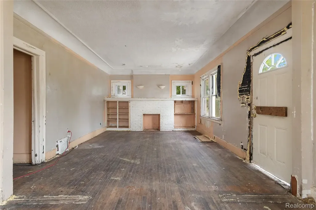 195 W Greendale Detroit City MI 48203
