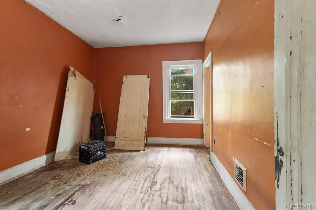 195 W Greendale Detroit City MI 48203