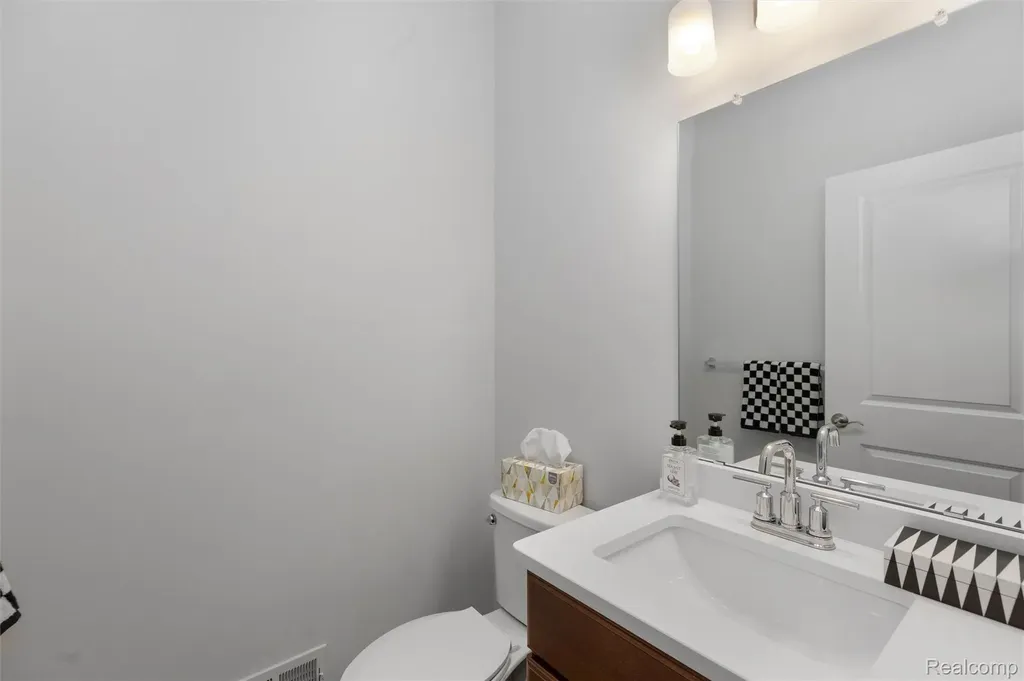 803 Balmoral Lane Troy City MI 48085