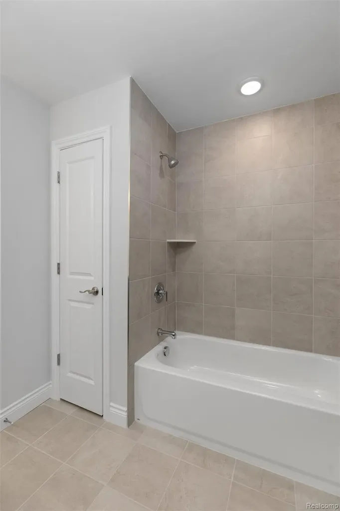 803 Balmoral Lane Troy City MI 48085