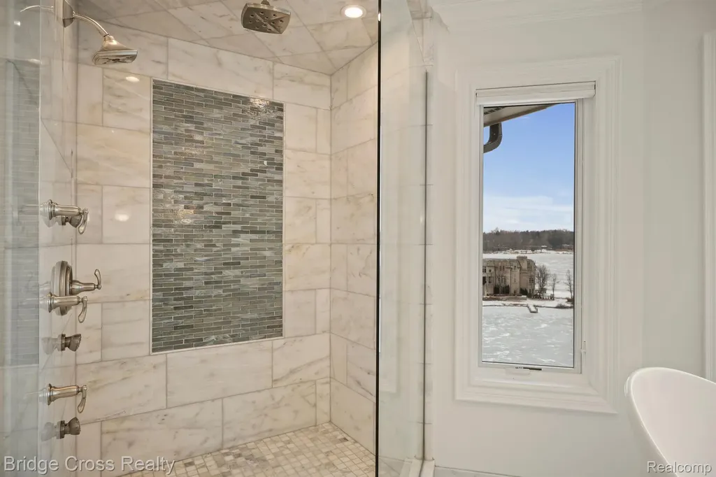 5820 Lakeview Avenue Orchard Lake Village City MI 48323