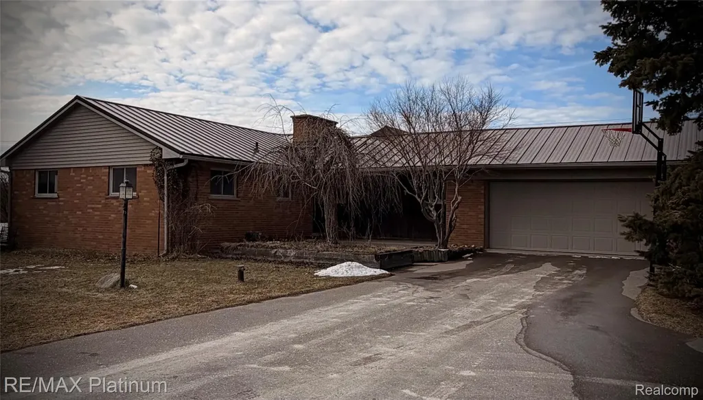 2525 Fisher Road Howell Township MI 48855