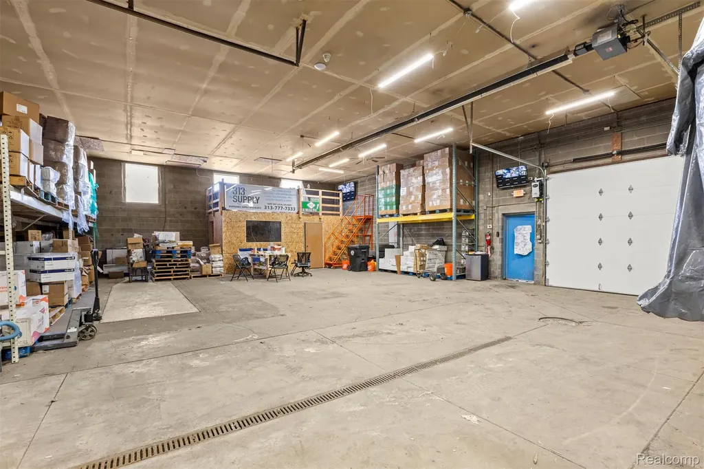 26289 W 8 Mile Road Redford Charter Township MI 48240