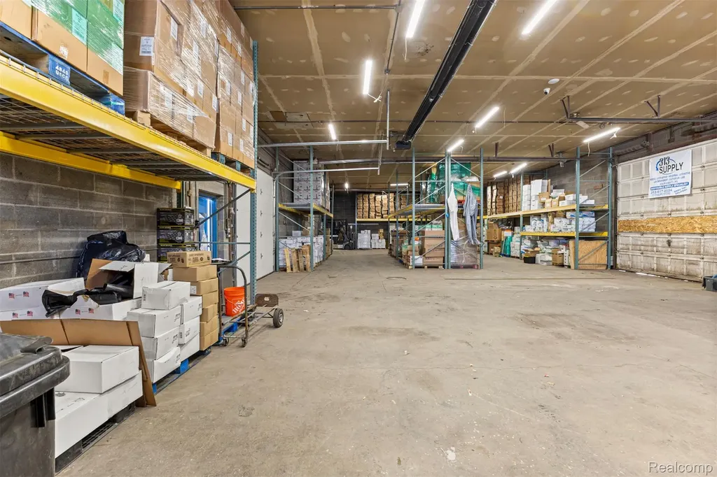 26289 W 8 Mile Road Redford Charter Township MI 48240