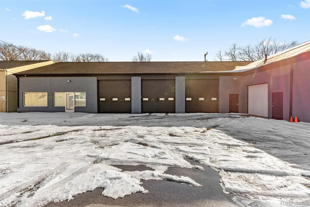 26289 W 8 Mile Road Redford Charter Township MI 48240