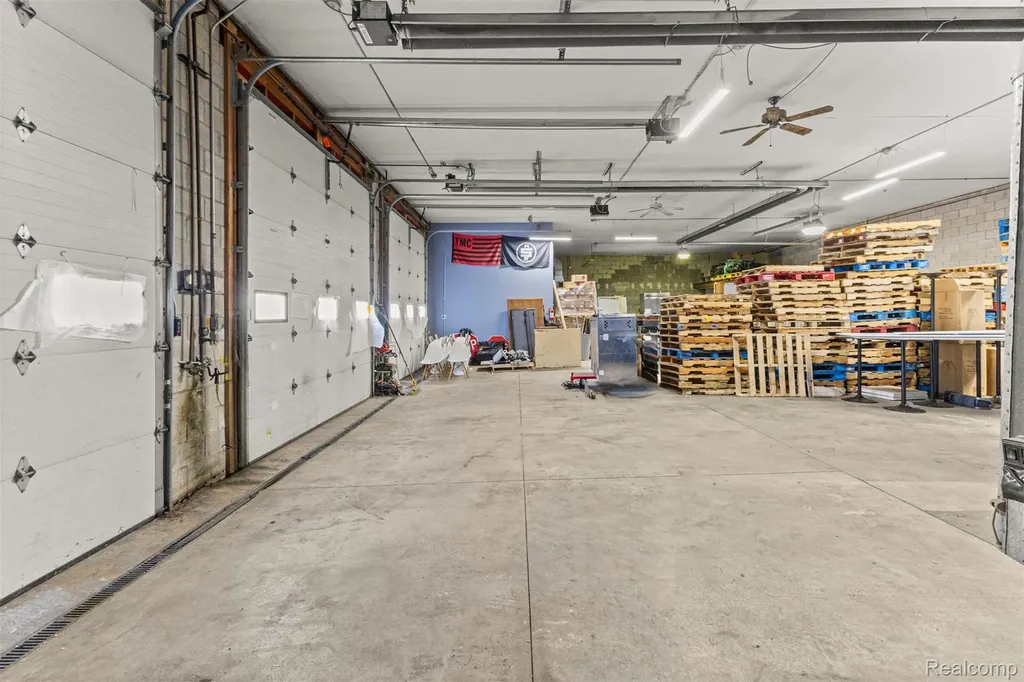 26289 W 8 Mile Road Redford Charter Township MI 48240
