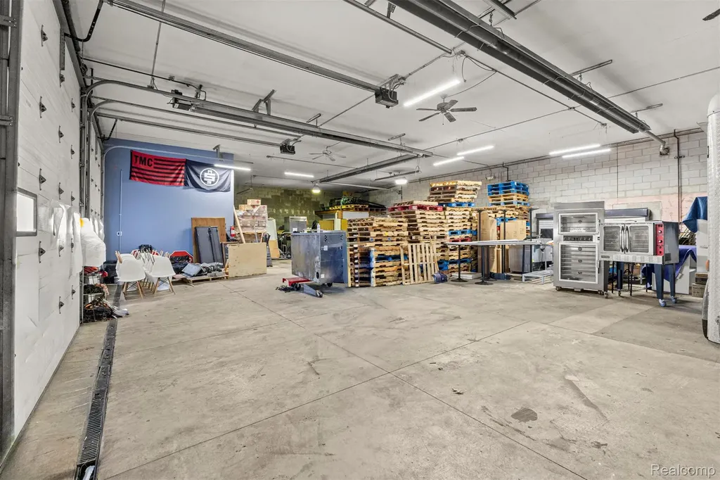 26289 W 8 Mile Road Redford Charter Township MI 48240