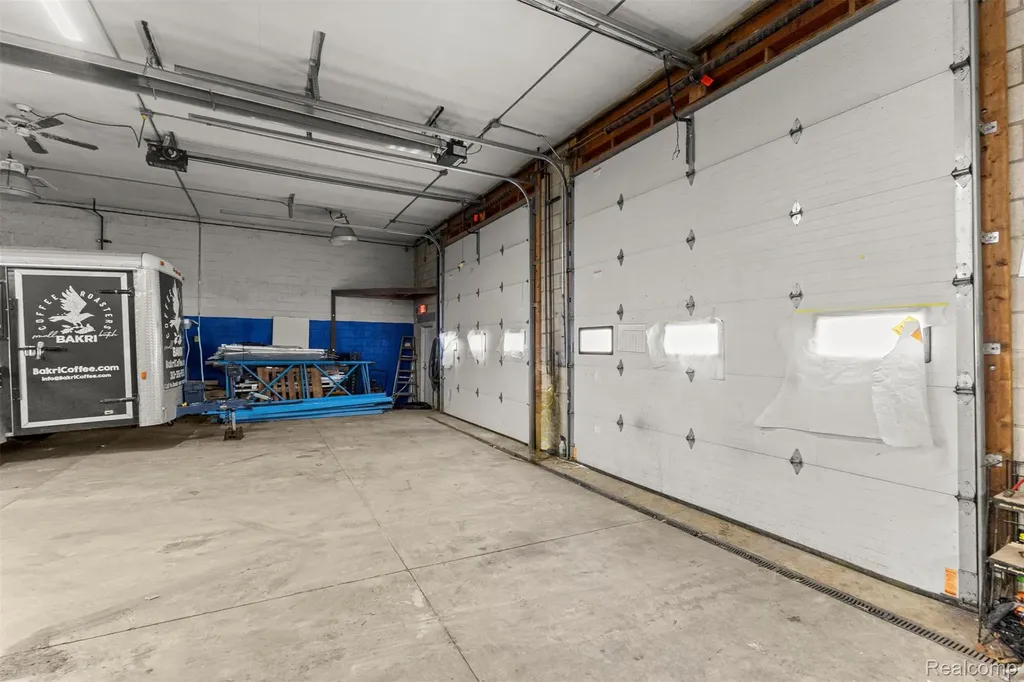 26289 W 8 Mile Road Redford Charter Township MI 48240