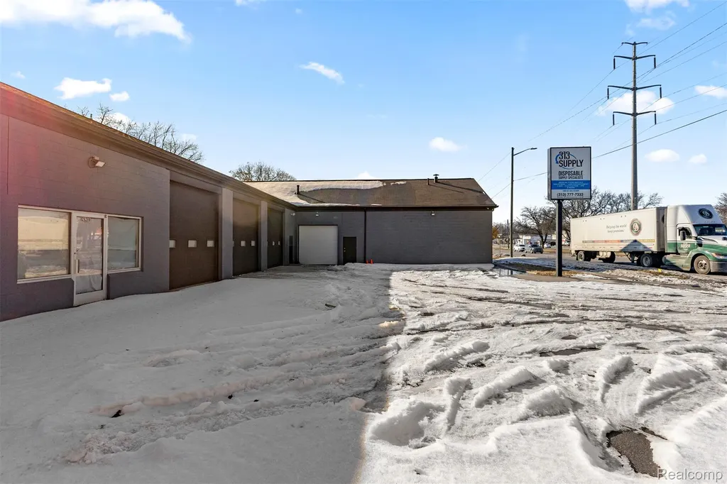 26289 W 8 Mile Road Redford Charter Township MI 48240