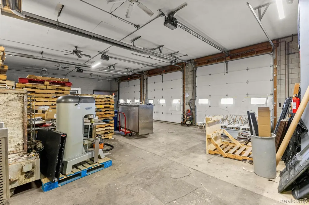 26289 W 8 Mile Road Redford Charter Township MI 48240