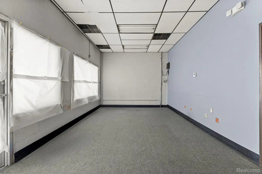 26289 W 8 Mile Road Redford Charter Township MI 48240