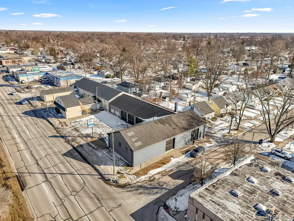 26289 W 8 Mile Road Redford Charter Township MI 48240