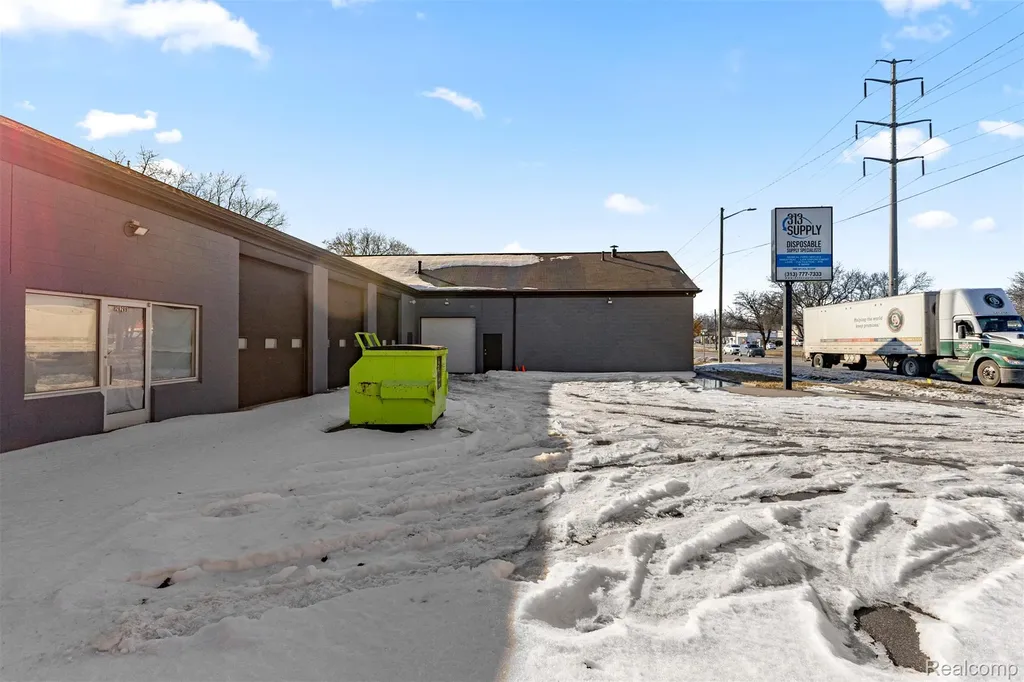 26289 W 8 Mile Road Redford Charter Township MI 48240