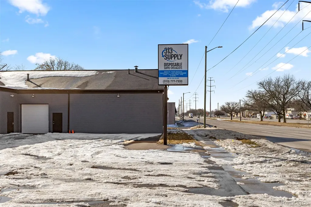 26289 W 8 Mile Road Redford Charter Township MI 48240