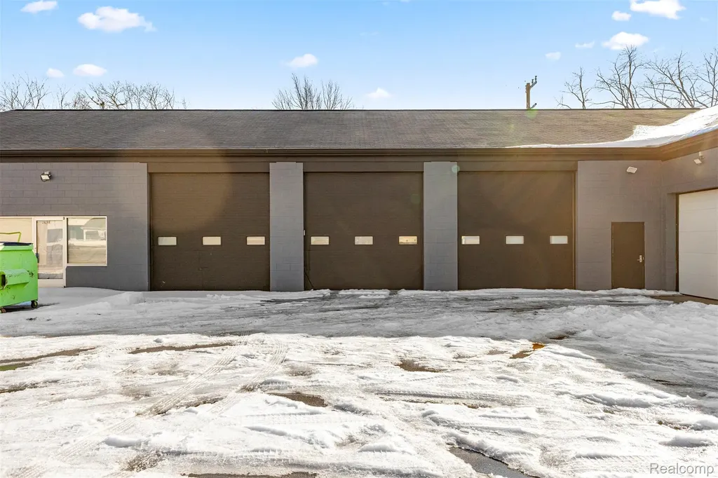 26289 W 8 Mile Road Redford Charter Township MI 48240