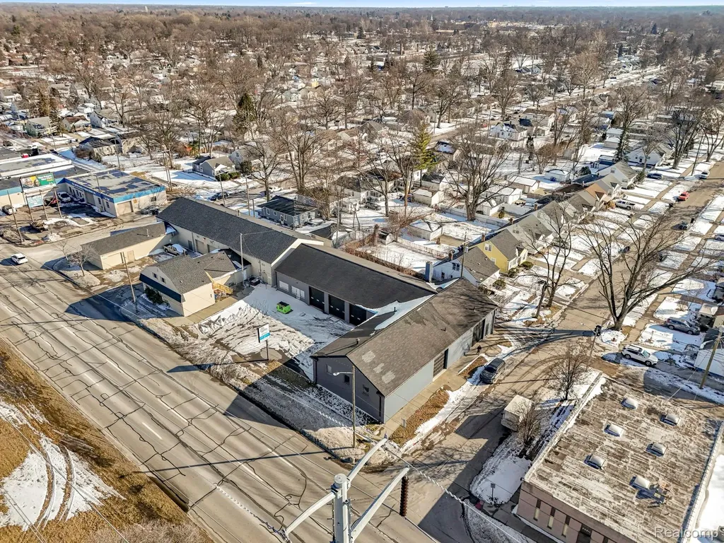 26289 W 8 Mile Road Redford Charter Township MI 48240
