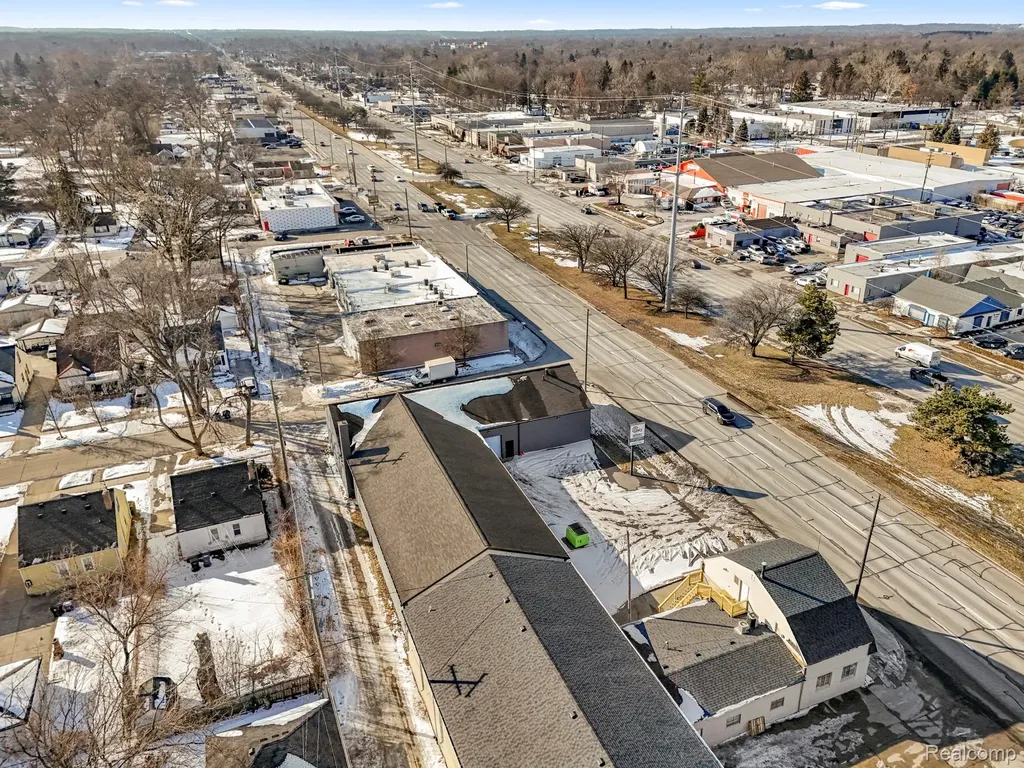 26289 W 8 Mile Road Redford Charter Township MI 48240