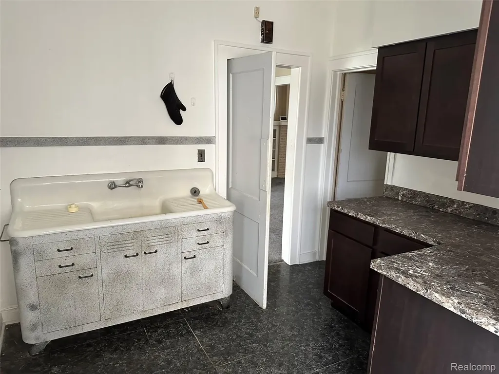 201 Moss Street Highland Park City MI 48203