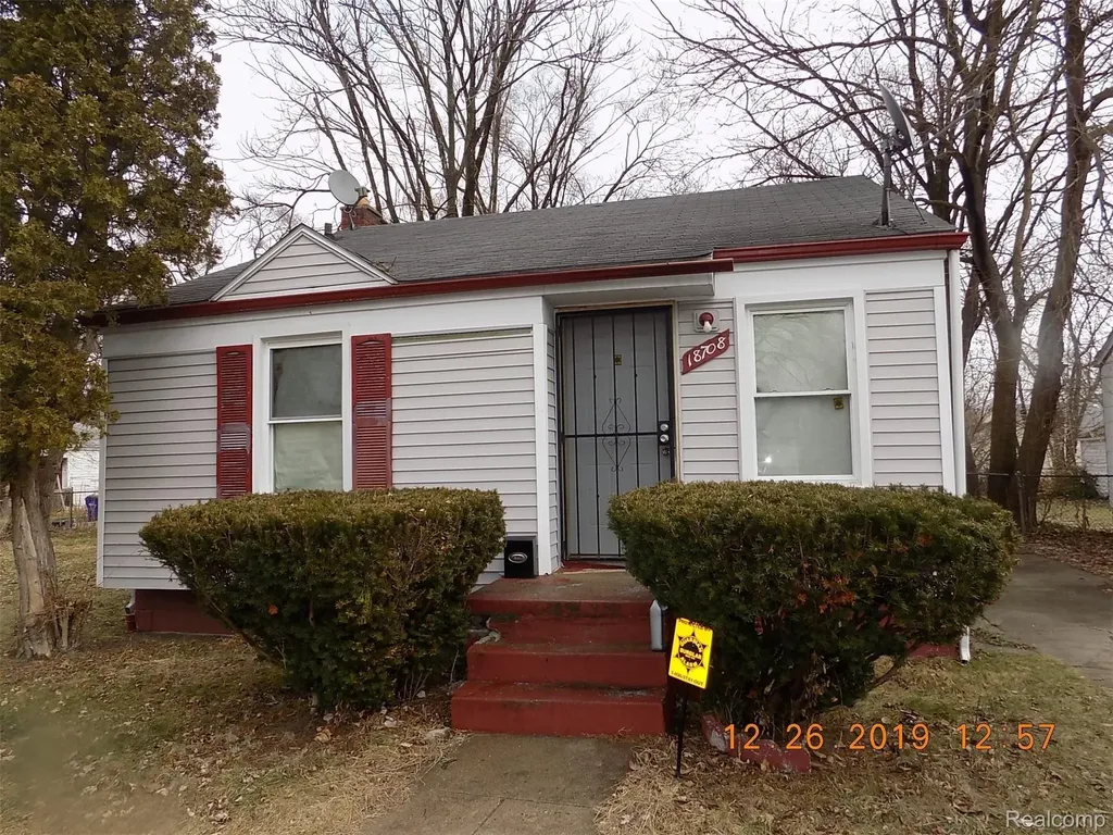 18708 Shaftsbury Avenue Detroit City MI 48219