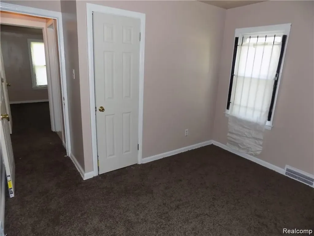 18708 Shaftsbury Avenue Detroit City MI 48219