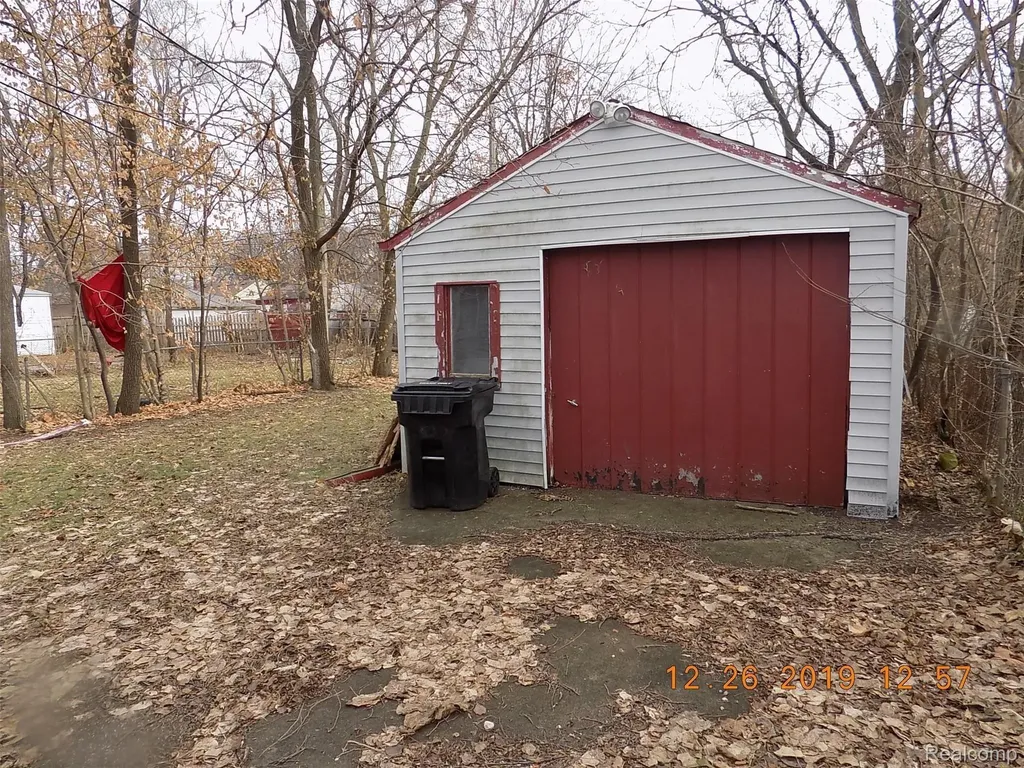 18708 Shaftsbury Avenue Detroit City MI 48219