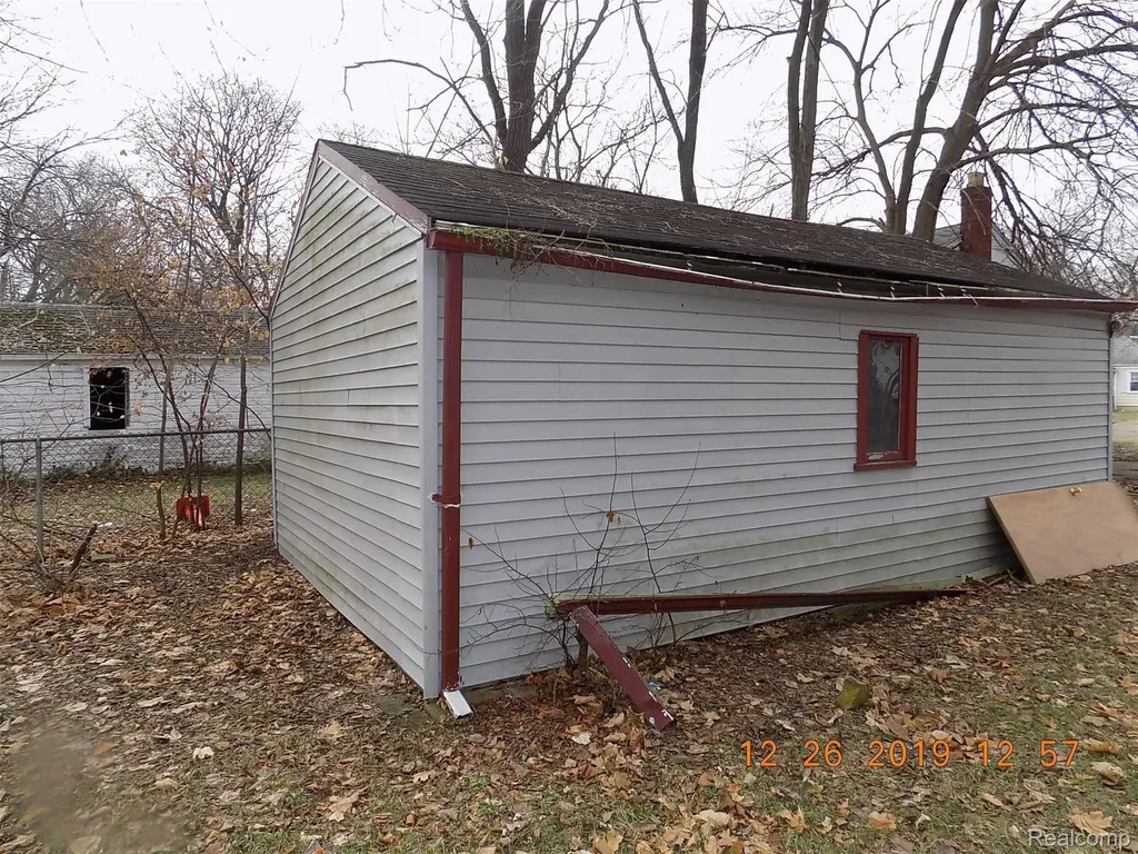 18708 Shaftsbury Avenue Detroit City MI 48219