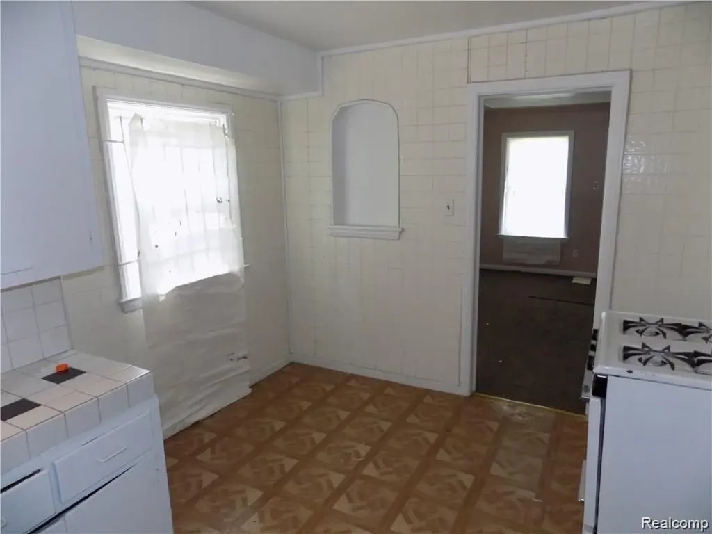 18708 Shaftsbury Avenue Detroit City MI 48219