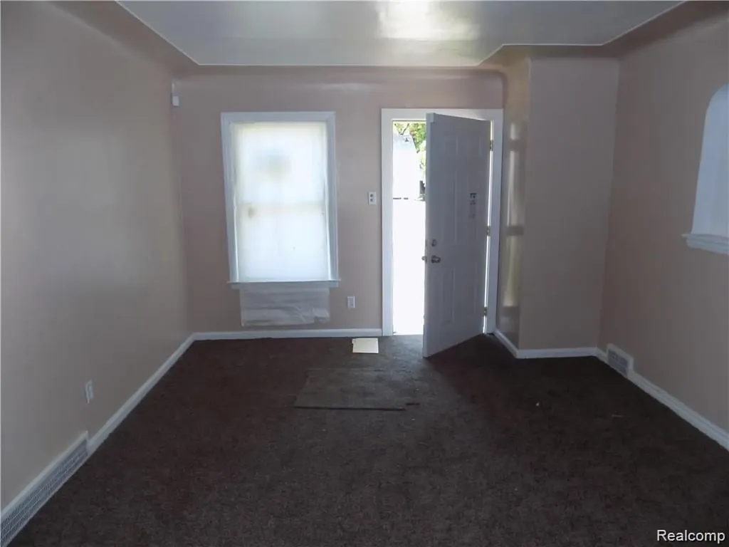 18708 Shaftsbury Avenue Detroit City MI 48219
