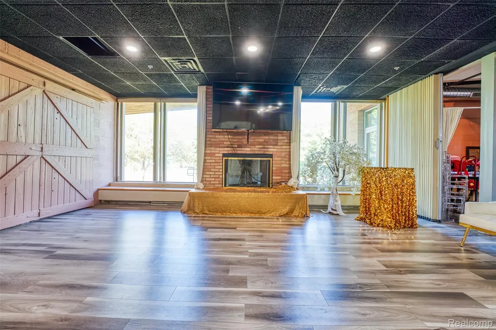 35000 Sims Street Wayne City MI 48184